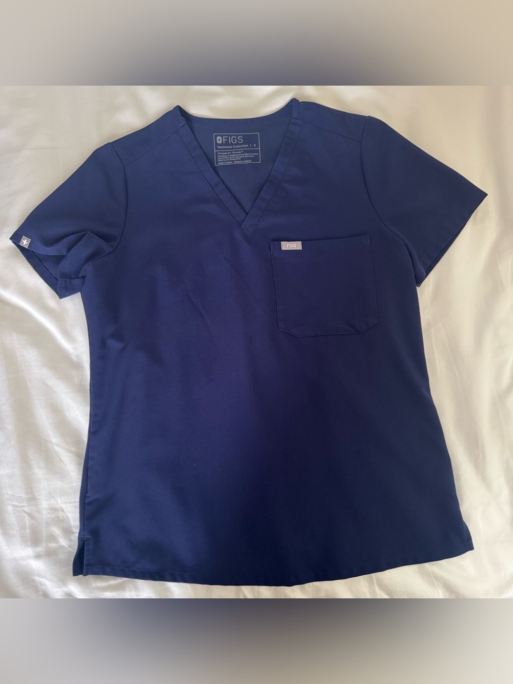 EUC FIGS Catarina scrub top - navy